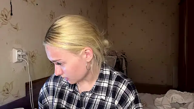 Snapshot of Sophia_Blonde chatting on May 2026 03:29:01 PM Sophia Blonde online show from May 2026 03:29:01 PM