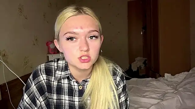 Snapshot of Sophia_Blonde chatting on May 2026 04:24:01 PM Sophia Blonde online show from May 2026 04:24:01 PM