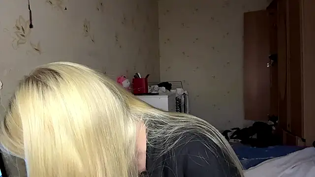 Snapshot of Sophia_Blonde chatting on May 2026 03:31:02 PM Sophia Blonde online show from May 2026 03:31:02 PM