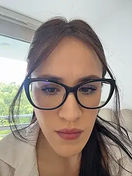 Snapshot of SerenaFox_ chatting on April 2026 07:33:02 PM SerenaFox online show from April 2026 07:33:02 PM