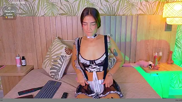 Snapshot of Charlott__18 chatting on May 2026 12:55:02 PM Charlott 18 online show from May 2026 12:55:02 PM