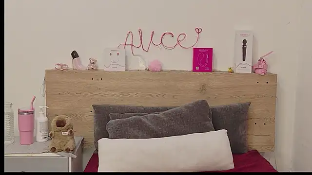Snapshot of Sweet_Alice_S chatting on May 2026 09:13:01 PM Sweet Alice S online show from May 2026 09:13:01 PM
