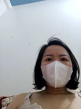 Zyzy96 online show from April 2026 05:32:01 PM