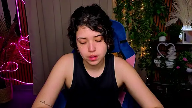 Snapshot of MariaHadson chatting on March 2026 01:56:01 PM MariaHadson online show from March 2026 01:56:01 PM