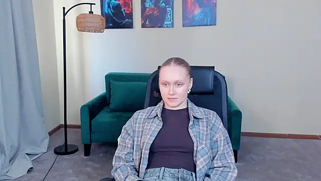 Snapshot of VestaBowmer chatting on March 2026 10:04:01 AM VestaBowmer online show from March 2026 10:04:01 AM