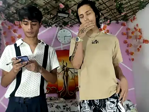 TYLERhHOT2005 online show from March 2026 12:38:01 AM