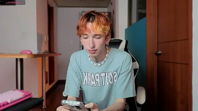 Nathan twink online show from March 2026 01:44:01 PM