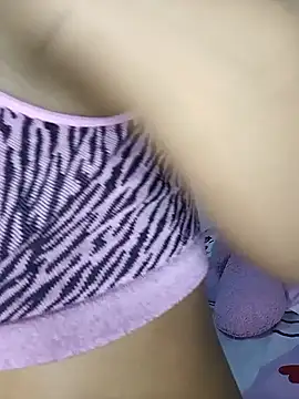 Snapshot of Yi_Uzi chatting on April 2026 02:27:02 AM Yi Uzi online show from April 2026 02:27:02 AM