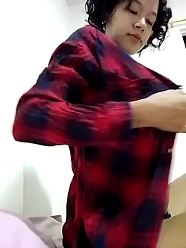 Yi Uzi online show from June 2026 01:32:01 AM