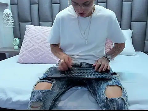 ZoeGrey online show from April 2026 01:05:02 PM