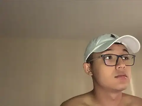 Chriis 18 online show from April 2026 02:31:01 PM