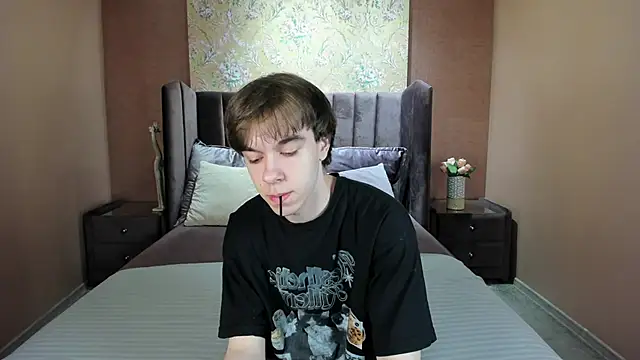 Snapshot of DaveBevy chatting on May 2026 07:44:01 PM DaveBevy online show from May 2026 07:44:01 PM