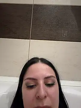 Snapshot of EvaSmeet chatting on April 2026 07:58:02 PM EvaSmeet online show from April 2026 07:58:02 PM