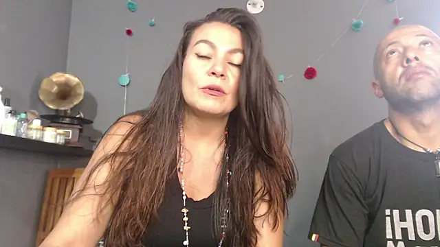 Snapshot of _bonnie_and_clyde chatting on May 2026 08:06:01 PM bonnie and clyde online show from May 2026 08:06:01 PM