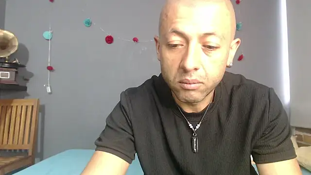 Snapshot of _bonnie_and_clyde chatting on May 2026 10:30:01 PM bonnie and clyde online show from May 2026 10:30:01 PM