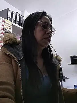 Snapshot of Violeta--7 chatting on June 2026 01:43:01 PM Violeta--7 online show from June 2026 01:43:01 PM