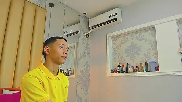 MaicolSmiith  online show from March 2026 09:25:01 PM