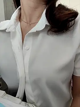 Easyly0 online show from March 2026 09:21:02 AM