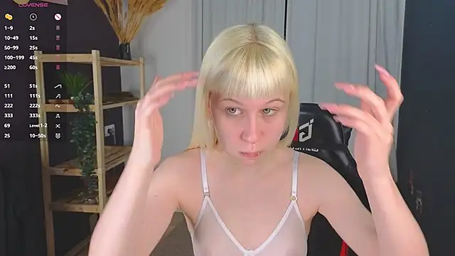 Snapshot of call_me_heaven chatting on April 2026 03:22:02 PM call me heaven online show from April 2026 03:22:02 PM