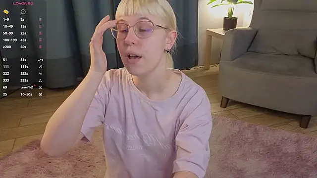 Snapshot of call_me_heaven chatting on April 2026 03:21:01 PM call me heaven online show from April 2026 03:21:01 PM