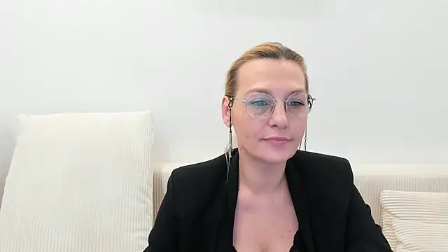 OeigesMik online show from April 2026 07:39:01 AM