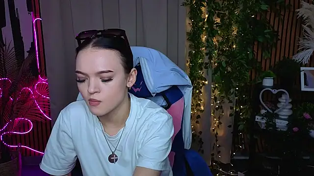 DoraMorgan online show from April 2026 02:47:01 PM