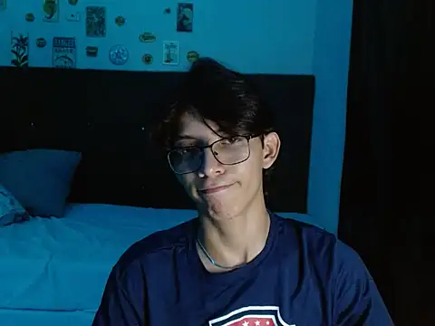 Snapshot of VazacGaming chatting on May 2026 04:07:02 AM VazacGaming online show from May 2026 04:07:02 AM