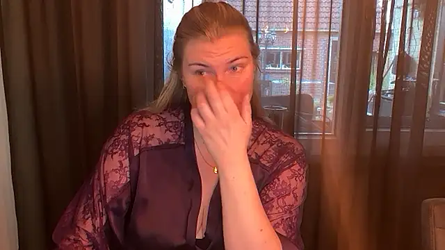 Snapshot of SexyBlondJoanna-Exclusief chatting on April 2026 06:10:02 AM SexyBlondJoanna-Exclusief online show from April 2026 06:10:02 AM