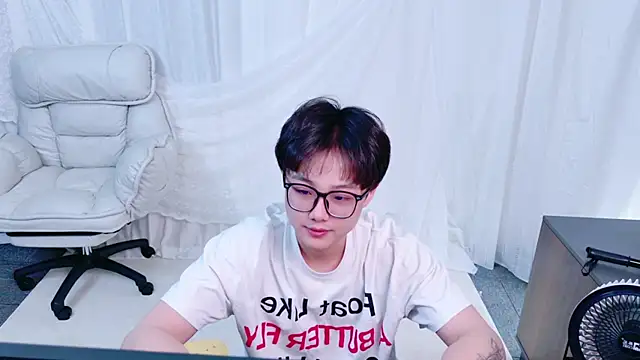 Snapshot of Dkcolo chatting on April 2026 08:34:01 AM Dkcolo online show from April 2026 08:34:01 AM