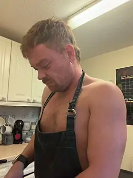 Snapshot of FarmingMangler chatting on March 2026 06:29:01 PM FarmingMangler online show from March 2026 06:29:01 PM