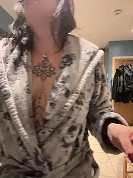 Snapshot of IvyBelleMilf chatting on April 2026 04:57:01 AM IvyBelleMilf online show from April 2026 04:57:01 AM