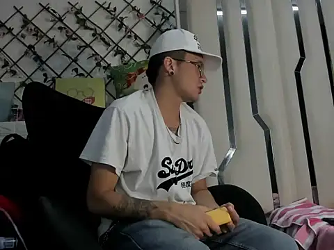 Snapshot of BarbieAndMax chatting on March 2026 05:02:01 PM BarbieAndMax online show from March 2026 05:02:01 PM