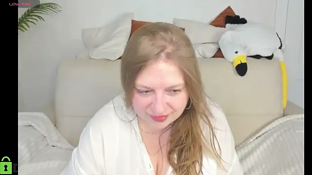 Snapshot of CleoXotie chatting on June 2026 01:41:02 AM CleoXotie online show from June 2026 01:41:02 AM