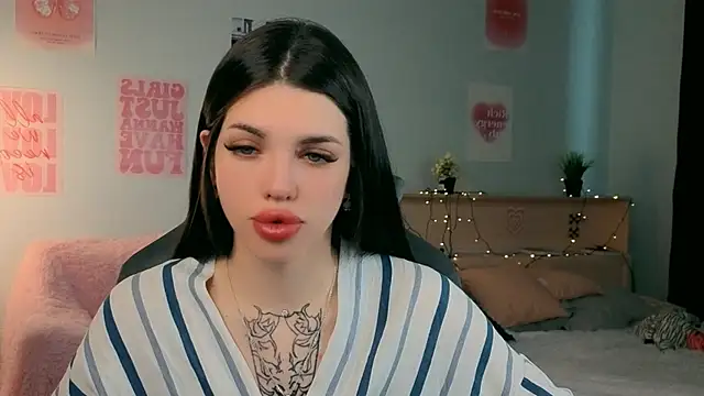 Snapshot of molly_rettyy chatting on May 2026 04:29:02 AM molly rettyy online show from May 2026 04:29:02 AM