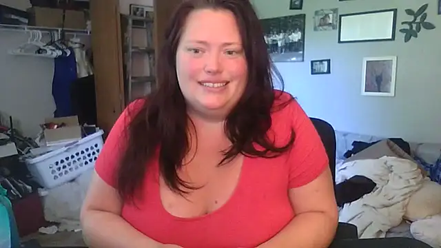 Snapshot of EmberVael chatting on June 2026 09:08:02 PM EmberVael online show from June 2026 09:08:02 PM