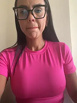 Snapshot of SofiParma chatting on June 2026 07:05:01 PM SofiParma online show from June 2026 07:05:01 PM