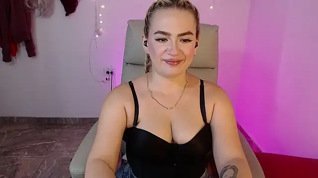 Snapshot of Carolina_2403 chatting on June 2026 09:30:01 PM Carolina 2403 online show from June 2026 09:30:01 PM