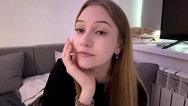 Snapshot of KatrineDrea chatting on April 2026 03:38:01 PM KatrineDrea online show from April 2026 03:38:01 PM