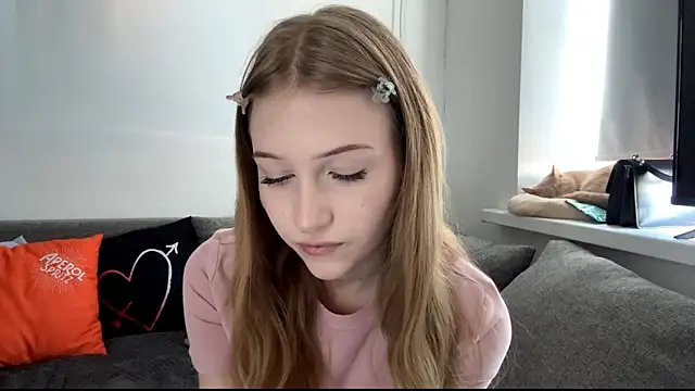 Snapshot of KatrineDrea chatting on April 2026 01:16:02 PM KatrineDrea online show from April 2026 01:16:02 PM