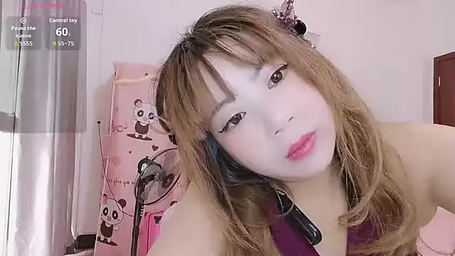 Snapshot of H-Maya chatting on April 2026 01:43:02 AM H-Maya online show from April 2026 01:43:02 AM