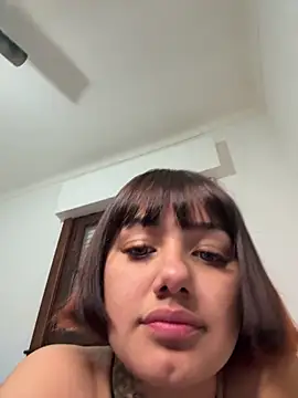 Snapshot of Abrildqquino chatting on May 2026 01:02:04 AM Abrildqquino online show from May 2026 01:02:04 AM