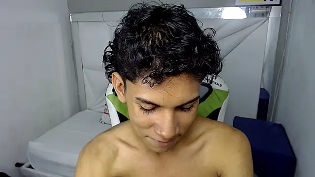 Snapshot of Taylorr_junior_ chatting on March 2026 04:46:01 AM Taylorr junior online show from March 2026 04:46:01 AM