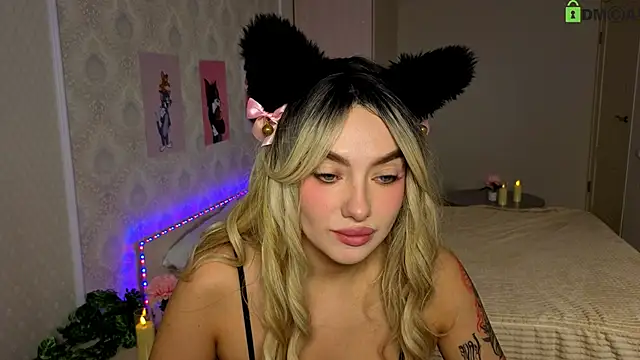 Snapshot of Emily_Bloom_119 chatting on April 2026 08:06:02 AM Emily Bloom 119 online show from April 2026 08:06:02 AM
