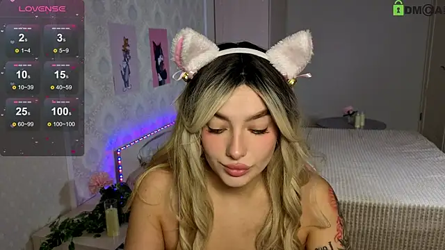 Snapshot of Emily_Bloom_119 chatting on May 2026 08:08:01 AM Emily Bloom 119 online show from May 2026 08:08:01 AM