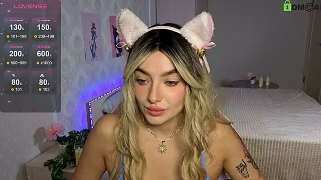 Snapshot of Emily_Bloom_119 chatting on May 2026 08:08:01 AM Emily Bloom 119 online show from May 2026 08:08:01 AM
