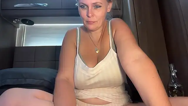 Snapshot of BustySwingingSlut chatting on June 2026 08:14:01 PM BustySwingingSlut online show from June 2026 08:14:01 PM