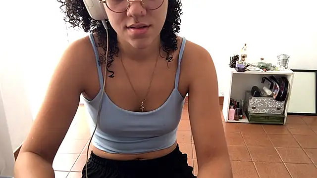 Snapshot of petitecurlybrunette chatting on April 2026 02:48:02 PM petitecurlybrunette online show from April 2026 02:48:02 PM