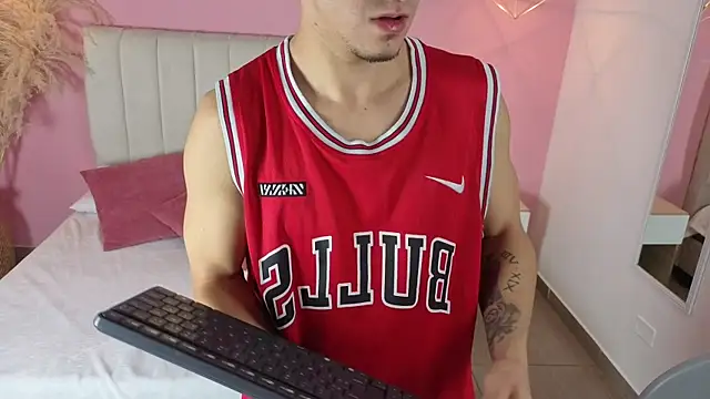 Snapshot of jhan_vassilis chatting on April 2026 01:41:01 PM jhan vassilis online show from April 2026 01:41:01 PM