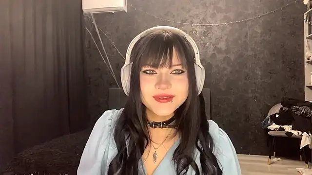 Snapshot of EmilyEmbears chatting on April 2026 05:29:02 AM EmilyEmbears online show from April 2026 05:29:02 AM