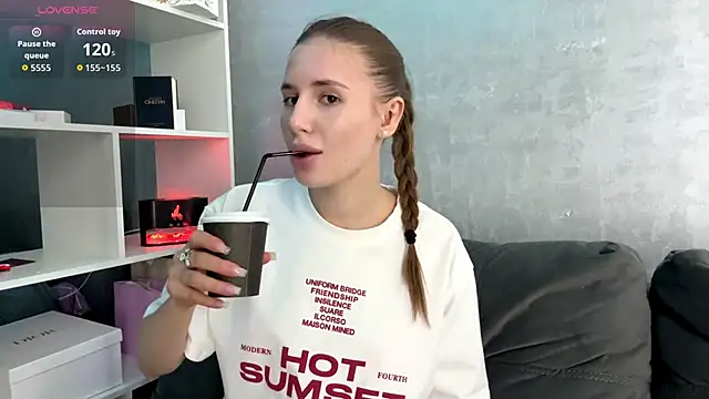 Snapshot of PollyRysh chatting on April 2026 03:35:01 PM PollyRysh online show from April 2026 03:35:01 PM